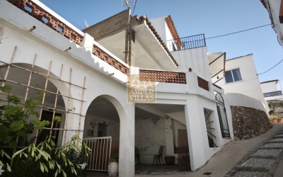 A village house in Altea la Vella on 2 floors with several terraces.